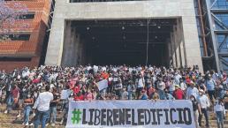 Estudiantes de la UAEM exigen entrega de edificio, amenazan con tomarlo por la fuerza