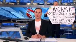 Manifestante interrumpe en noticiero ruso en vivo para protestar contra la guerra en Ucrania
