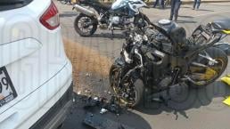 Choque entre camioneta y moto deja un menor muerto y otro herido, en calles de Neza