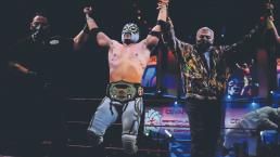 Tras arrasar a El Suicida, Stigma se lleva el cetro del campeón superligero del CMLL