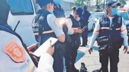 Cafre que no circulaba atropella a mujeres policías para evitar detención, en Ecatepec