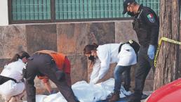 Plomero cae de escalera unos 9 metros y muere de forma sangrienta, en la Ciudad de México