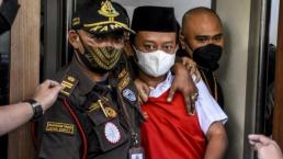 Condenan a muerte al profesor que violó a 13 alumnas y embarazó a 8, en Indonesia