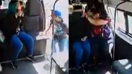 Jovencita rompe en llanto por su tarea tras violento asalto en combi, en Ecatepec