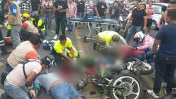 ¡Sangre! Grupo de motociclistas borrachos chocan entre sí tras intentar lucirse en Morelos