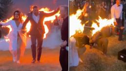 Novios sorprenden a invitados prendiéndose fuego en su boda, video es viral en TikTok