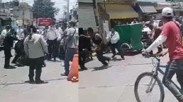 Graban golpiza entre mototaxistas y policías en Texcoco, tras desobedecer operativo vial