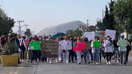 Familiares y alumnos del IPN marchan para exigir la aparición con vida de Karen, en Tláhuac