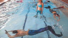 Escuela en Sudáfrica enseña a nadar como sirenas, buscan llevarlo a las Olimpiadas