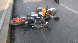 Pareja de bikers terminan muertos bajo llantas de coche y reponsable se fuga, en Ecatepec