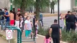 Ñoras, niños, bebés, perros y policías: Pelea callejera en Tlalpan más random que verás hoy