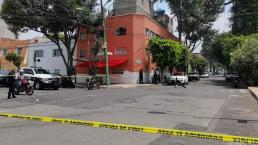 Dejan camioneta abandonada con cadáver dentro cerca de panteón, en la Miguel Hidalgo
