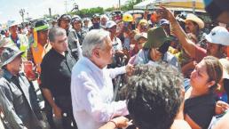 Familias de mineros atrapados en Coahuila abuchean a AMLO, están hartos de solo palabras de apoyo