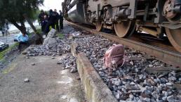 Mujer intenta ganarle el paso al tren y termina hecha trizas, en Tlalnepantla