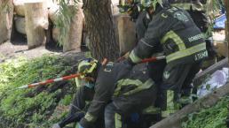 Sacan cadáver hinchado de aguas verdosas del Canal Nacional, en Coyoacán