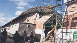 Techo de una bodega se desploma y se la parte todita a un obrero, en Azcapotzalco