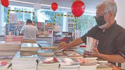 Por órdenes de Paco Ignacio Taibo, FCE compra colección vieja de libros por un dineral