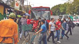 Alistan plan para quitar a invasores del carril de la L4 del Metrobús CDMX