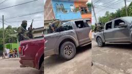 VIDEOS: Desfilan con armas y ametralladora que atraviesa blindajes, en pueblo de Guerrero