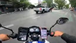 Motociclista graba momento en que auto de Protección Civil atropella a ciclista, en CDMX