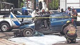 Conductor de Chevy muere achicharrado tras estamparse contra poste, en Atizapán