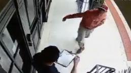 Hombre abate a un asaltante de tremendo puñetazo en la piocha, video es viral en redes