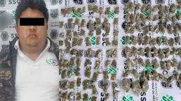 Detienen a hombre con harta marihuana y sospechan que es asaltante serial de Oxxos, en CDMX