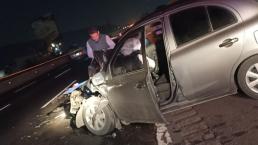 Espeluznante choque entre coche y camioneta deja tieso a automovilista, en la México - Puebla