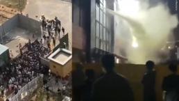 Empleados aterrados huyen de la mayor fábrica de iPhone en China, por brote de Covid-19