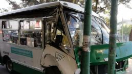 Microbús acelerado se estampa contra un poste y deja a unas 16 personas lesionadas, en CDMX