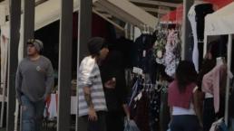 BINOCULARES: Tianguis de ropa se instala en el AIFA y divide opiniones