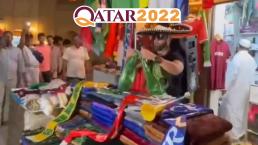 Mexicano que busca fierro en Qatar vuelve a ser viral, ahora por imitar a vendedores de cobijas