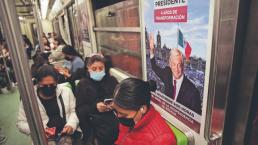 Aparecen carteles en el Metro CDMX invitando a marcha de AMLO y nadie sabe quién fue ni cómo