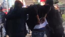 Asaltante termina golpeado y detenido tras rajar con cuchillo al defensor de su víctima, en CDMX