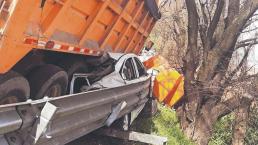 Tráiler sin frenos provoca horrible carambola y deja 3 muertos, en la Toluca - Atlacomulco