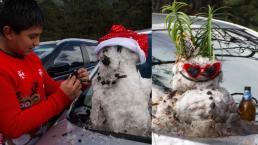 Chilangos aprovechan atípica nevada para jugar con muñecos de nieve, en el Ajusco