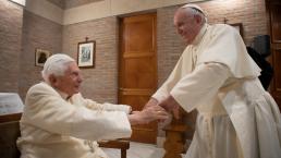 ¡Está muy enfermo! El Papa Francisco pide oración para la salud de Benedicto XVI
