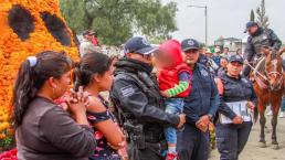 Nene de 3 años se pierde en panteón de Ecatepec y lo rescatan a caballo