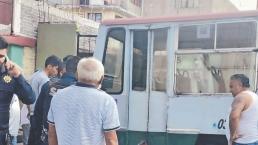 Mecánico muere aplastado por microbús que reparaba en Santo Domingo, Coyoacán