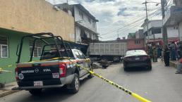 Camión pierde el control y se estampa contra una casa en Tultitlán, hay muertos y heridos