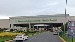Le navajean el cuello a venezolano, dentro del Aeropuerto Internacional CDMX