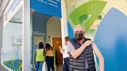 Capitalinos acuden a las farmacias para darse un piquete contra covid e influenza