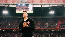 ¡Piel chinita! Edson Álvarez recibió emotivo homenaje en el Johan Cruyff Arena de Países Bajos