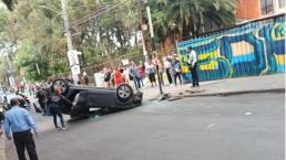 Delincuentes balearon a policías, intentaron huir y su auto se volcó en Iztapalapa 