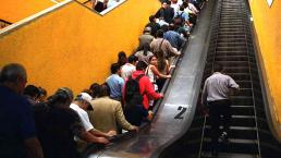 Cambian escaleras viejas en el Metro