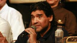 Maradona toquetea a su novia en público