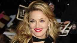 Madonna muerde a rapero en el escenario