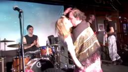 Macaulay Culkin besa en la boca a cantante de R&B