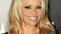 Pamela Anderson niega su belleza