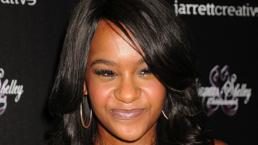 Hija de Whitney Houston sigue grave